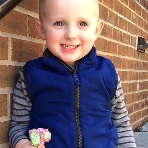 Like new fleece lined vest. OshKosh, 3t